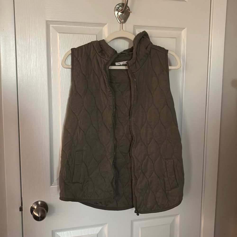 Maurice’s size large quilted vest